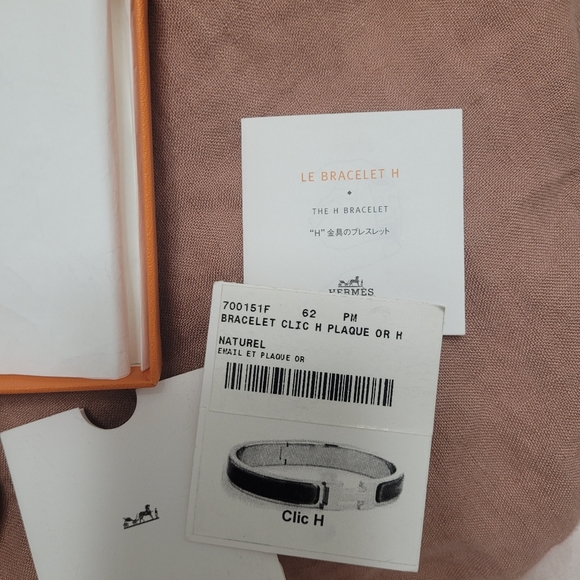 Hermes Clic H Bracelet in Black/Gold - Picture 5 of 11